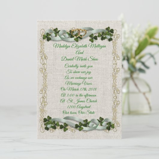 Ierse huwelijksuitnodiging Shamrocks en linten Kaart (Staand voorkant)