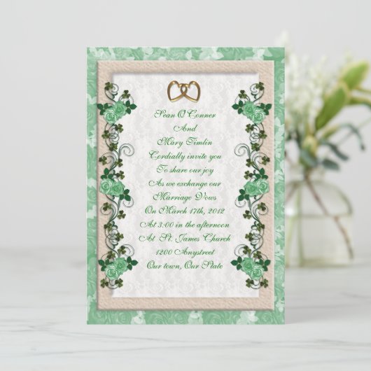Ierse huwelijksuitnodiging Shamrocks en rozen Kaart (Staand voorkant)