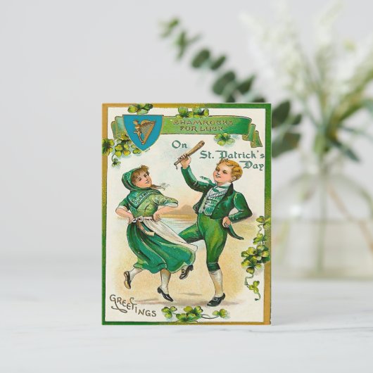 Ierse jongen en meisje dansen op St. Patrick's Day Briefkaart (Staand voorkant)