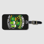 Ierse kabouter St. Patrick vat geneigd tot kattenk Bagagelabel (Voorkant (horizontaal))