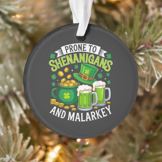 Ierse kabouter St. Patrick vat geneigd tot kattenk Ornament (Boom)