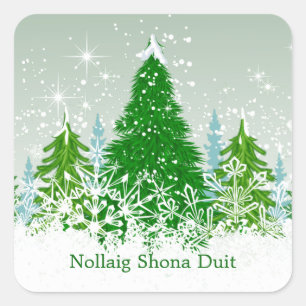 Ierse kerst, besneeuwde groene spar bomen vierkante sticker