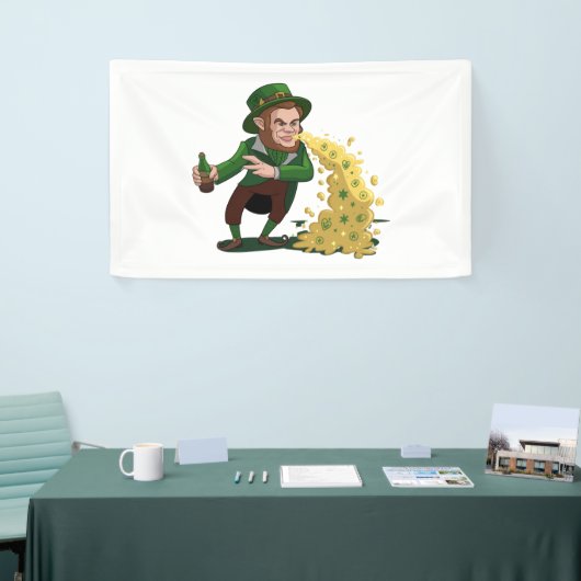 Ierse Leprechaun die Lucky Cookies gooit Grappig  Spandoek (Beurs)