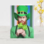 Ierse man met Lucky Clovers Kaart (Gele Bloem)