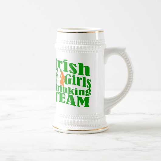Ierse meisjes drink team bierpul (Rechts)