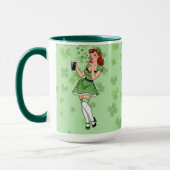 Ierse Pin-Up die van Bier Houdt Mok (Links)