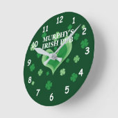 Ierse pubmuurklok met aangepaste naam en klaver ronde klok (Hoek)