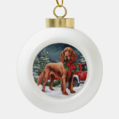 Ierse rode setter hond in sneeuw kerst keramische bal ornament (Voorkant)