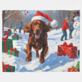 Ierse Rode Setter Rent Door Sneeuw met Kerstmuts Fleece Deken (Voorkant (Horizontaal))