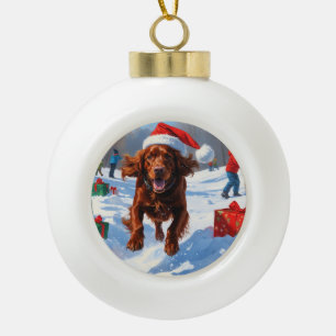 Ierse Rode Setter Rent Door Sneeuw met Kerstmuts Keramische Bal Ornament