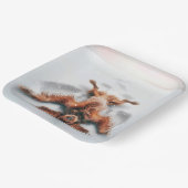 Ierse Setter maakt een sneeuwengel Papieren Bordje (Gebogen)