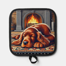 Ierse Setter Puppy Slapen bij een warme open haard Pannenlap