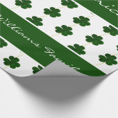 Ierse Shamrock Clovers Pattern - aangepaste tekst Cadeaupapier (Hoek)