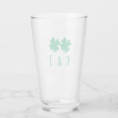 Ierse Shamrock Green Clover Monogram Couple Name Glas (Achterkant)