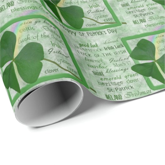 Ierse Shamrock met Rainbow Word Cloud Cadeaupapier (Rol Hoek)