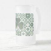 Ierse shamrocken, biersteins, mokken en bekertjes (Voorkant rechts)