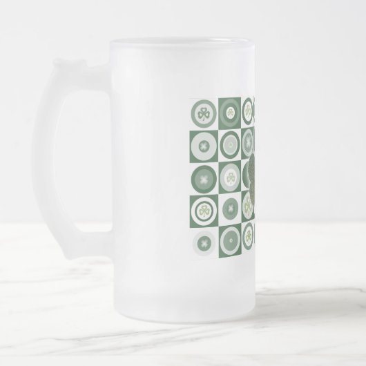 Ierse shamrocken, biersteins, mokken en bekertjes (Links)