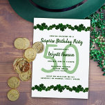 Ierse Shamrocks March Birthday Party Kaart<br><div class="desc">Groene shamrocks aangepaste 50th (of om het even welke mijlpaalleeftijd) sjabloon van de verjaardagsfeestdag. Donkere groene omslagen maken randen boven en onder op witte kaarten met groene tekst. De leeftijd wordt getoond in grote aantallen in lichtgroen als achtergrond voor de uitnodigingstekst. Het omgekeerde is stevig donkergroen.</div>
