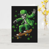 Ierse skelet op skateboard grappige St. Patrick's Kaart (Gele Bloem)