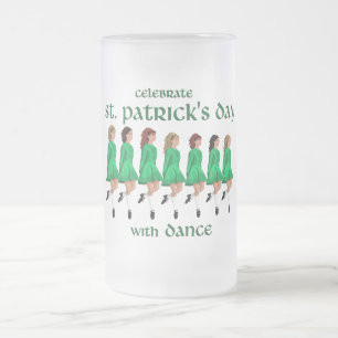 Ierse Stepdans viert St. Patrick's Day Matglas Bierpul