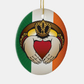 Ierse vlag met Claddagh Ring Keramisch Ornament (Rechts)