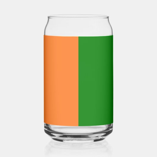 Ierse vlag wikkelt rond blikvorm glas (Rechts)