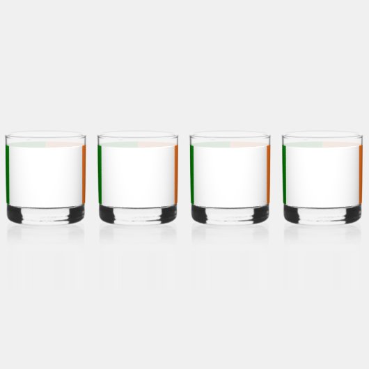 Ierse vlag wikkelt rond whisky glas (Links)