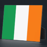 Ierse vlagplaque fotoplaat<br><div class="desc">Verfraai uw inrichting met onze voorname plaquette met de vlag van Ierland! Deze plaquette, vervaardigd met nauwgezette aandacht voor detail, is meer dan alleen een decoratief stuk; het is een viering van het Ierse erfgoed en de nationale trots. Het gedurfde ontwerp toont met trots de iconische elementen van de Ierse...</div>
