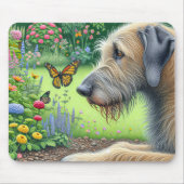 Ierse wolfshond kijken naar een vlinder muismat (Voorkant)