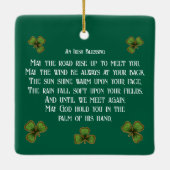 Ierse zegeningen en Shamrocks groene typografie Keramisch Ornament (Achterkant)