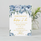 Iets blauw bloemen Vrijgezellenfeest goud Folie Uitnodiging (Staand Voorkant)