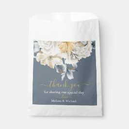 IETS BLAUW - Witte Bloemen op Blauw Bedankzakje