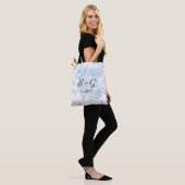 Iets Blauws Voor Ik Trouw Blauwe Bloemenprint Tote Bag (Op model)