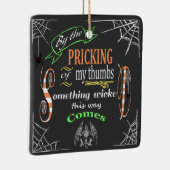 Iets geschopt keramisch ornament (Rechts)