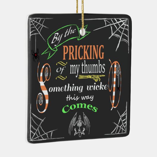 Iets geschopt keramisch ornament (Rechts)