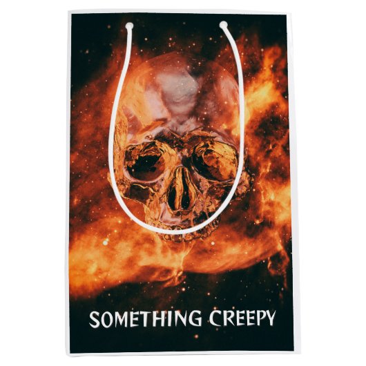 Iets griezeligs. Vlammende schedel in de ruimte Medium Cadeauzakje (Voorkant)