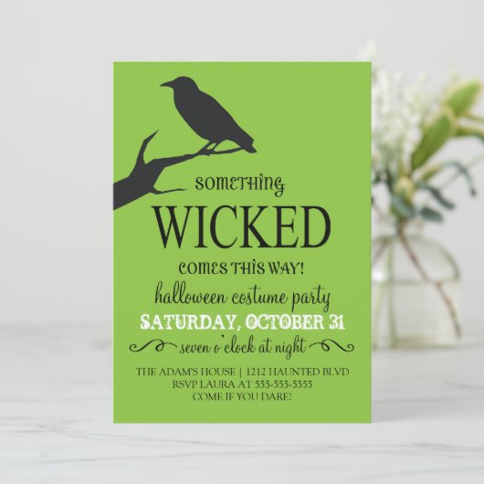 Iets kwaadaardigs Halloween Party uitnodiging (Staand voorkant)