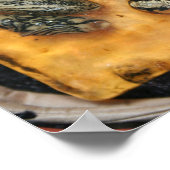 Iets vreemds gevangen in het amberhars Poster (Hoek)