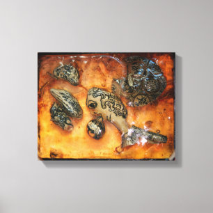 Iets vreemds gevangen in het amberharscanvas canvas afdruk
