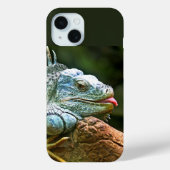 Iguana test op log met tongen uit Case-Mate iPhone case (Achterkant)