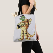Iguanodon gekleed in een kosmonautenruimtepak. tote bag (Dichtbij)