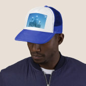 IJlblauwe lucht Trucker Pet (In situ)
