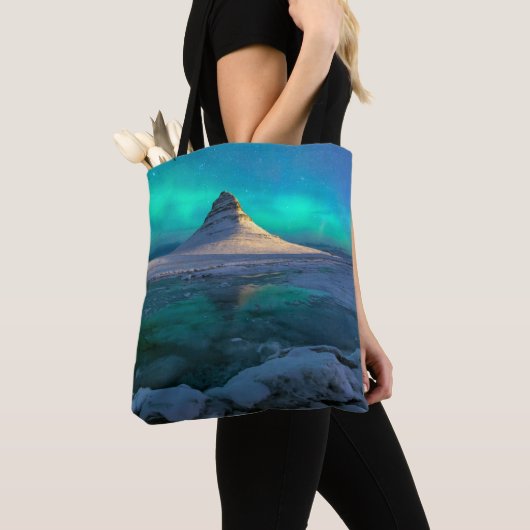 IJs en sneeuw | Kirkjufall Mountain, IJsland Tote Bag (Dichtbij)