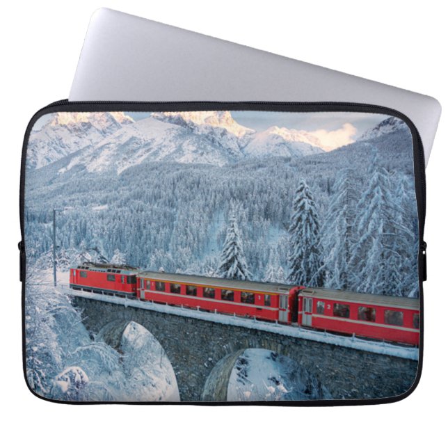 IJs en sneeuw | Red Bernina Express Train Zwitserl Laptop Sleeve (Voorkant)
