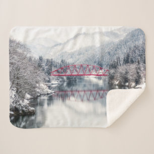 IJs en sneeuw Rode brug in de winter, Japan Sherpa Deken