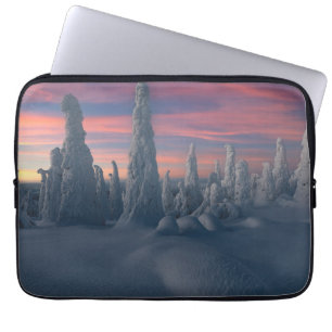 IJs en sneeuw   Sneeuwwerende bomen, Lapland, Finl Laptop Sleeve