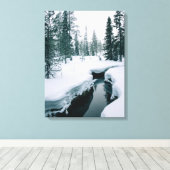 IJs en sneeuw | Streaming in een sneeuwwinterlands Canvas Afdruk (Insitu (Houten vloer))