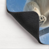 IJsbeer in de lucht op een snowboard Muismat (Hoek)