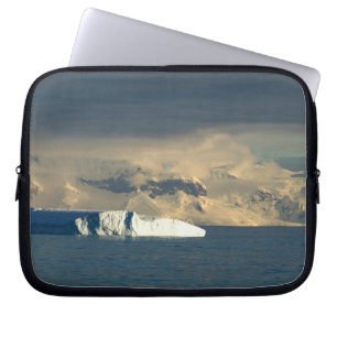 Ijsberg in het begin van de Drake Passage net Laptop Sleeve