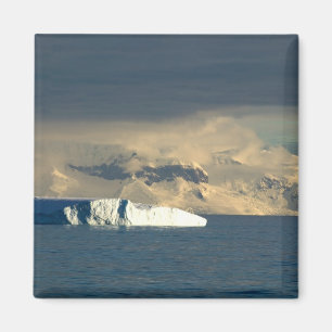 Ijsberg in het begin van de Drake Passage net Magneet